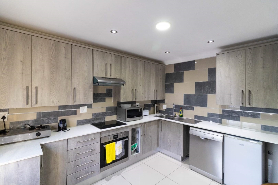7 Bedroom Property for Sale in Sandbaai Western Cape